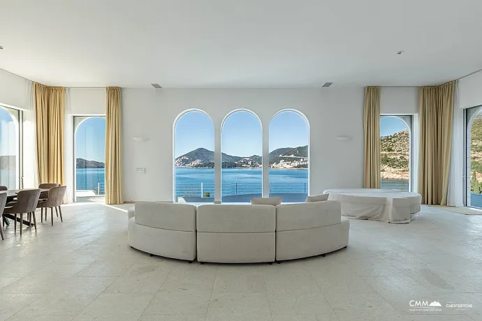 Luxurious villas in the PURE MANSIONS complex