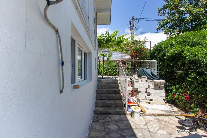 Two-storey house with 6 bedrooms in Herceg Novi, Zelenika