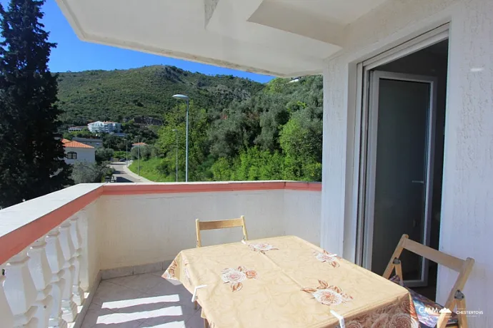 An apartment in Petrovac with sea view