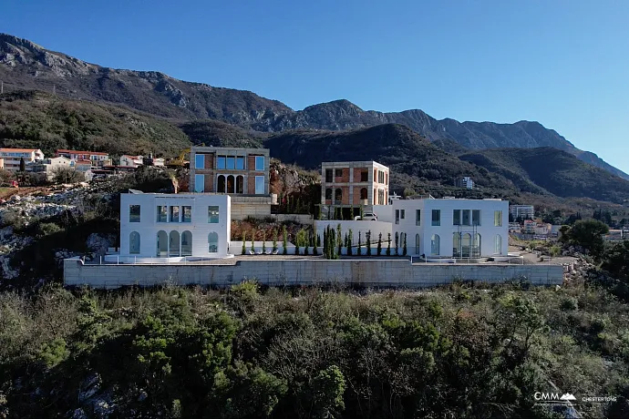 Luxurious villas in the PURE MANSIONS complex