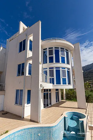 Luxurious villas in Bar