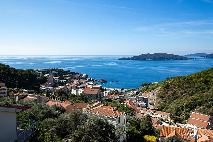House for sale in Pržno, near Sveti Stefan – prime location.