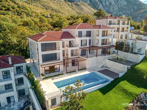 Three-bedroom apartment in a complex with a pool, Blizikuće