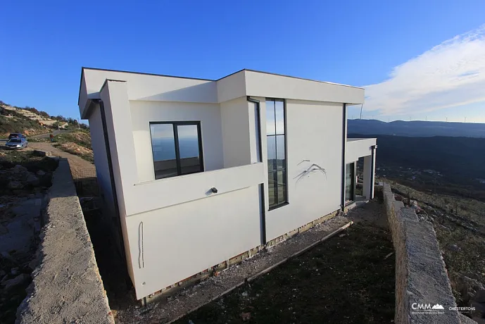 Two-storey house with private pool and panoramic sea view