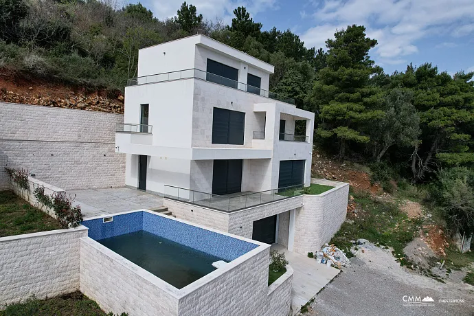 Luxury Newly Built Villa with Panoramic Sea Views – Budva
