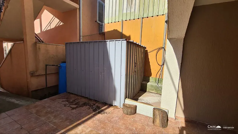 House in a quiet area of ​​Budva overlooking the sea.