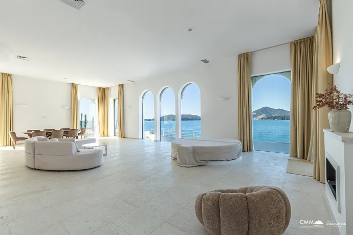 Luxurious villas in the PURE MANSIONS complex