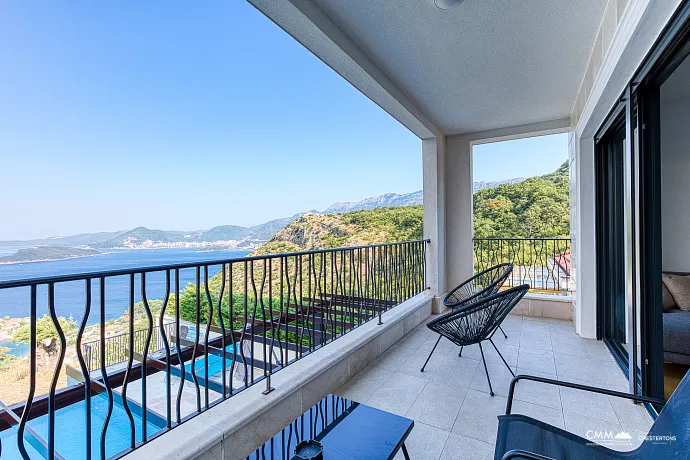 Three-bedroom apartment in a complex with a pool, Blizikuće