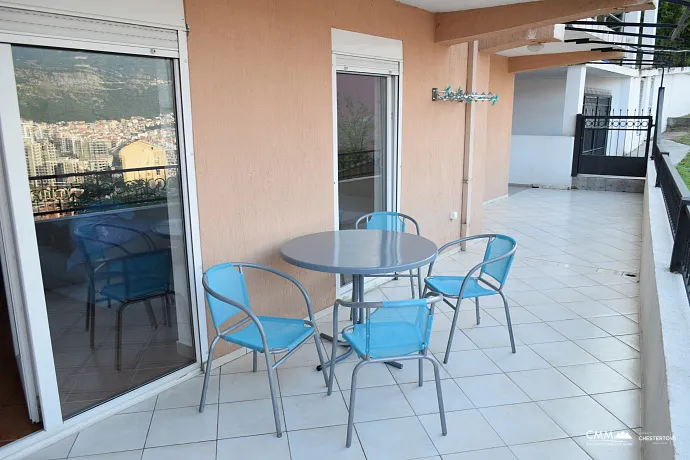 Spacious 3-Bedroom Apartment with Stunning Sea Views