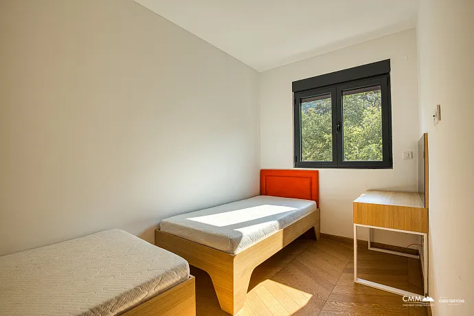 Three-bedroom apartment in a complex with a pool, Blizikuće