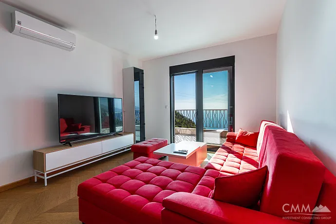 One bedroom apartment in a quiet location with sea views