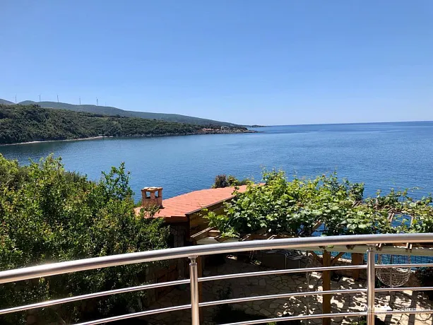 Apartment 89m2 on the first line with panoramic sea views in Dobra Voda