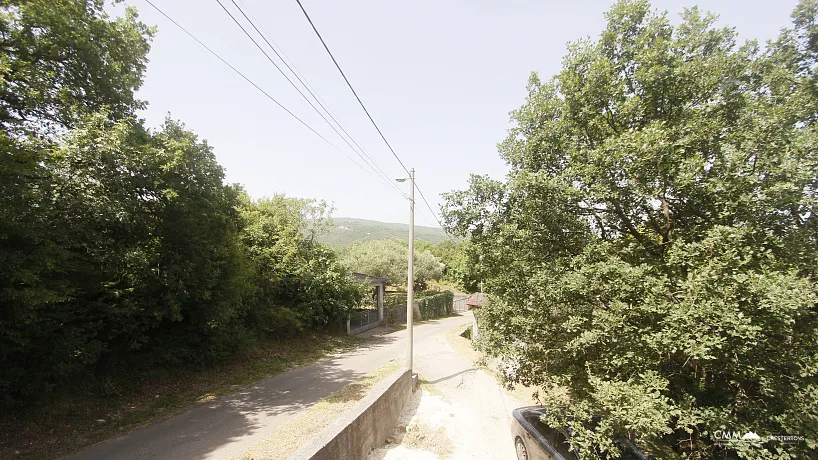 House with a large plot near Kotor