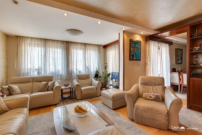 House in a quiet area of Budva overlooking the sea.