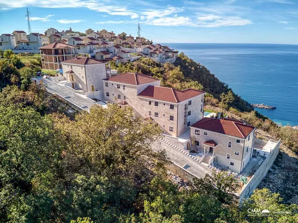 Three-bedroom apartment in a complex with a pool, Blizikuće