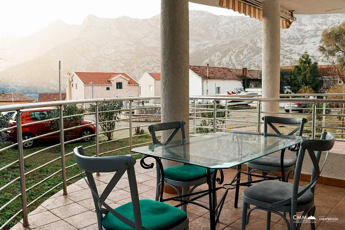 Apartment in Risan 65m2 with one bedroom near the sea