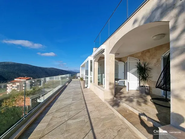 Two-story house with a sea view near Budva