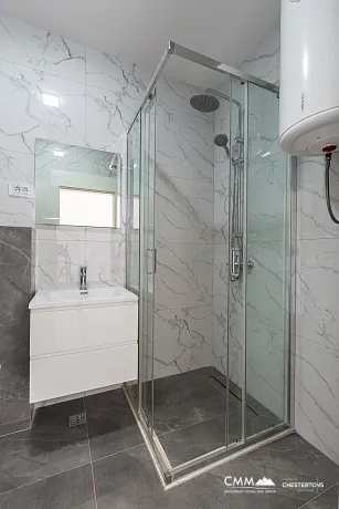 Sunny one-bedroom apartment of 42 m² in Budva, close to the sea.