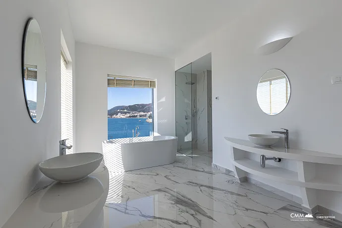 Luxurious villas in the PURE MANSIONS complex