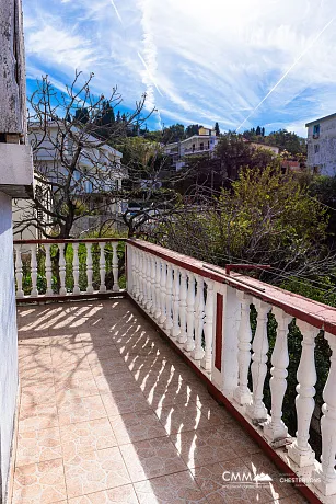 House with a terrace and sea view in Bar