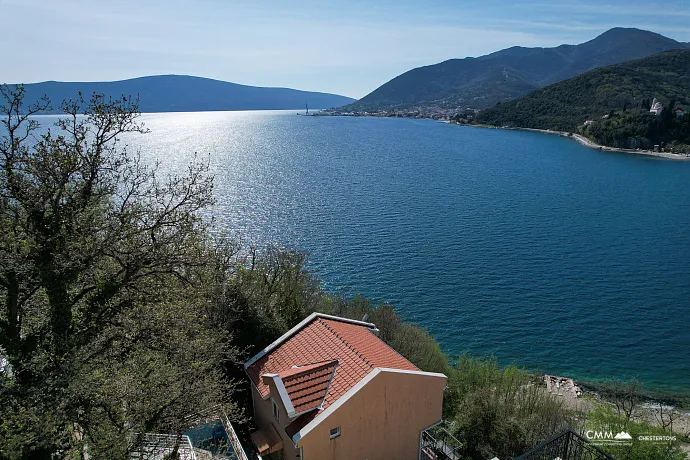 A cosy villa in Lepetani