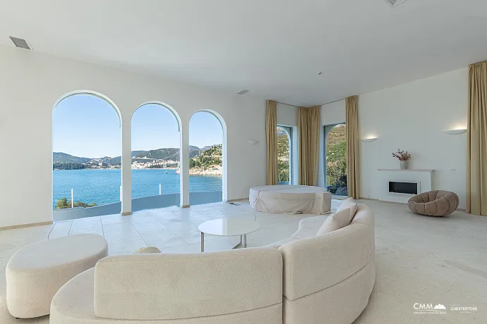 Luxurious villas in the PURE MANSIONS complex