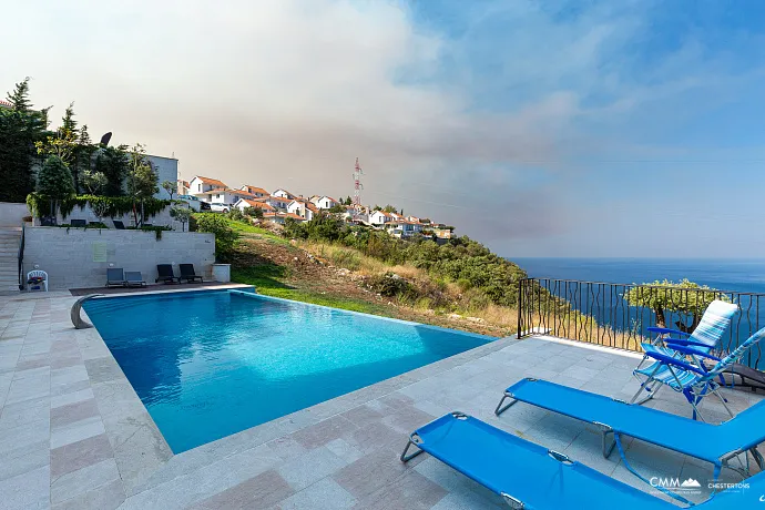 Three-bedroom apartment in a complex with a pool, Blizikuće