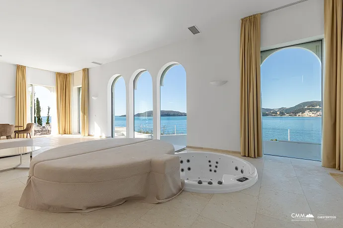 Luxurious villas in the PURE MANSIONS complex