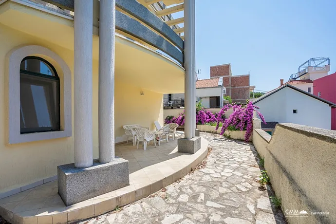 Luxury villa for sale near Utjeha