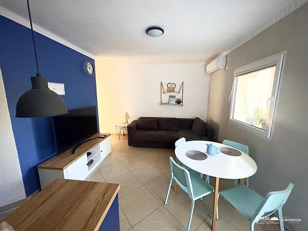 One-bedroom apartment by the sea
