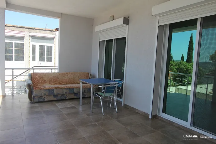 A three-story house with a panoramic view in Sutomore