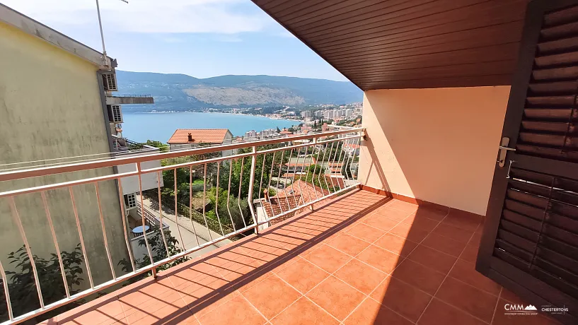 Spacious 85m2 apartment with 3 bedrooms and sea view in Herceg Novi