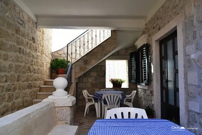 Two houses with restaurant on the front line