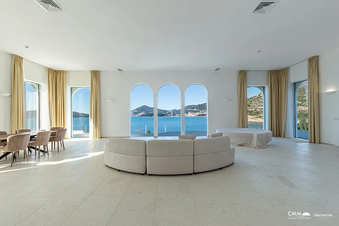 Luxurious villas in the PURE MANSIONS complex