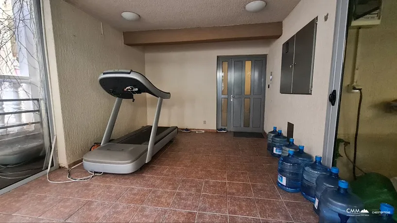 House in a quiet area of ​​Budva overlooking the sea.