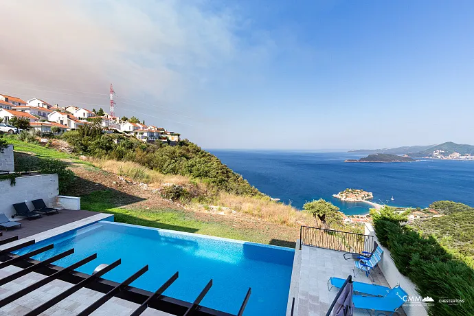 Three-bedroom apartment in a complex with a pool, Blizikuće