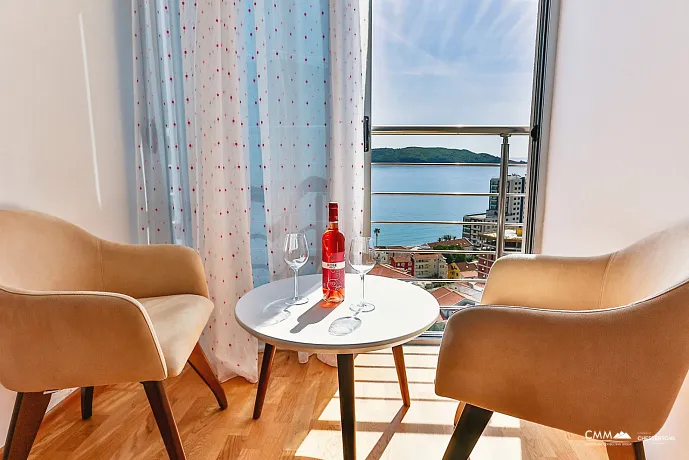 Lux two bedroom apartment with sea view