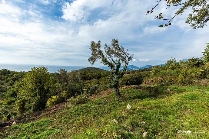 Plot for sale in Reževići, 975 m²