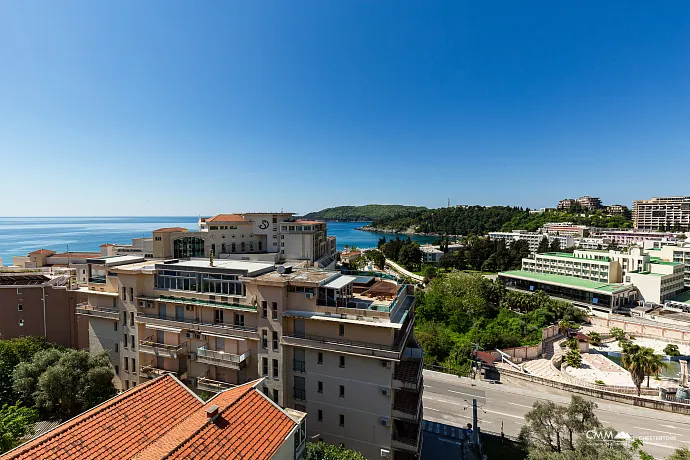 Penthouse in new building in Becici near the sea