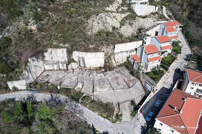 Plot 1580 m2 with project of apart hotel in Rezevici