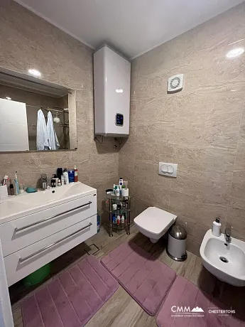 Stylish 2-Bedroom Apartment Just Steps from the Sea