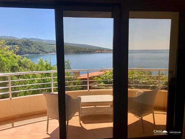 Apartment 89m2 on the first line with panoramic sea views in Dobra Voda