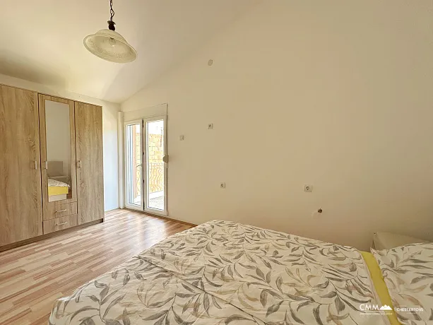 Two storey house in Dobra Voda