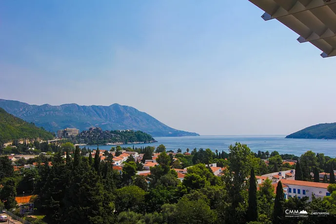 Spacious apartments in the center of Budva