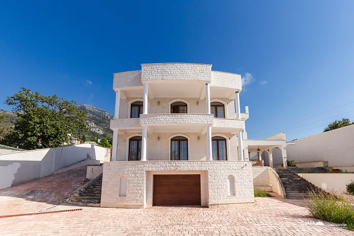 Luxury Villa in Bar with a panoramic view of the sea