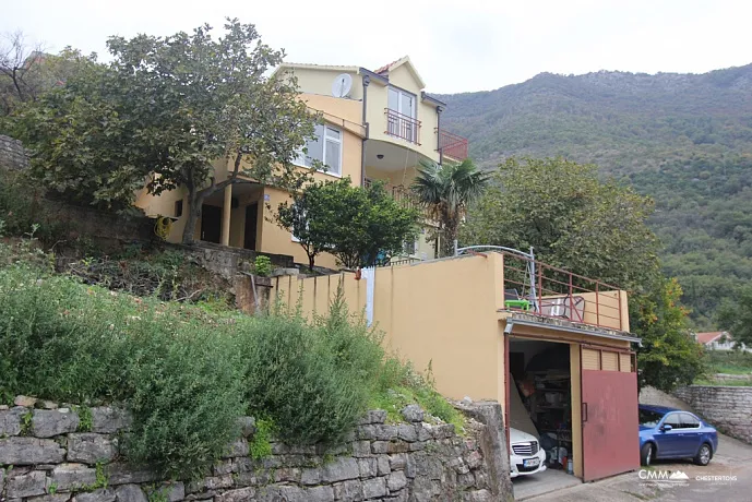 Two-storey house in Kamenari