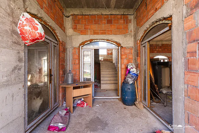 Office and retail center in the final stage on a 652 m² land plot in the center of Podgorica