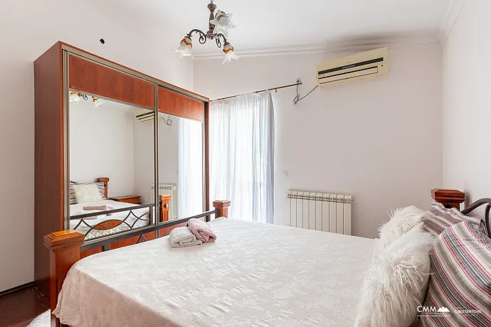 Three-storey family house in Susanj