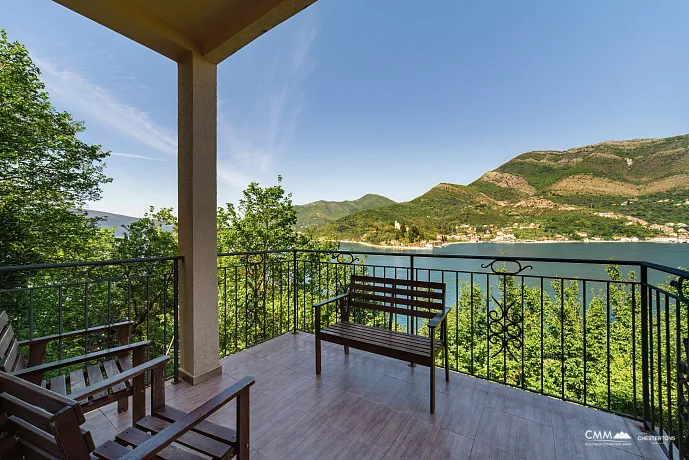 Villa with panoramic sea views in Tivat