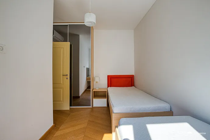 Three-bedroom apartment in a complex with a pool, Blizikuće